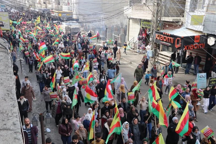 Li Hesekê û Dirbêsiyê di meşan de mafên destûrî hatin xwestin