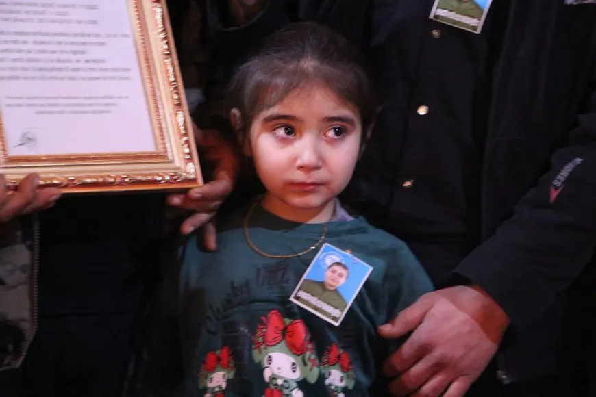 Koçberên Serêkaniyê ji bo şehîdeke berxwedana Şêxmeqsûdê merasîm li dar xist