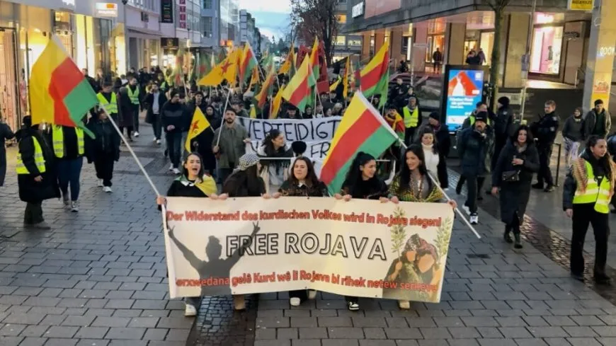 Li Almanyayê meşa ‘Ji Rojava re Statu, ji Rêber Apo re Azadî’