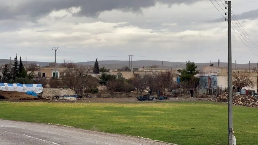 Şêniyên gundê Îtwêran ê Kobanê li hember dorpêçê li ber xwe didin