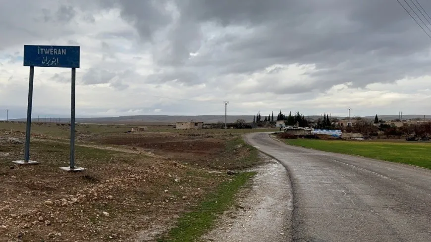 Şêniyên gundê Îtwêran ê Kobanê li hember dorpêçê li ber xwe didin