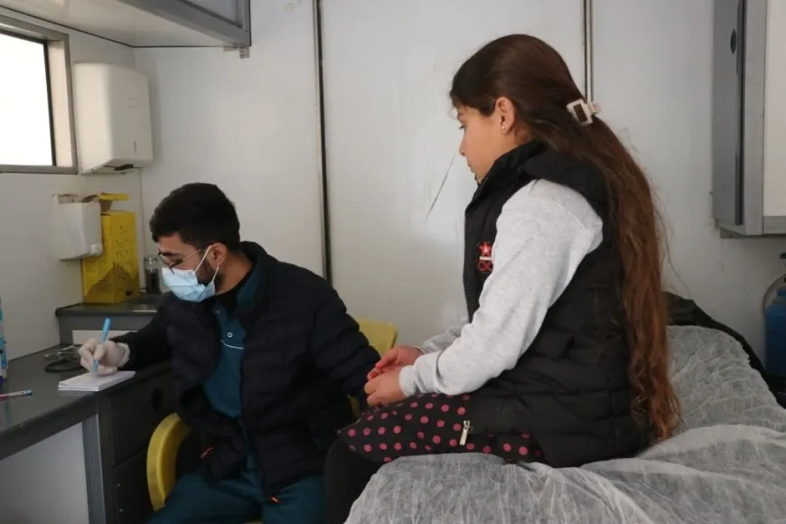 Heyva Sor a Kurd koçberên nexweş derman dike