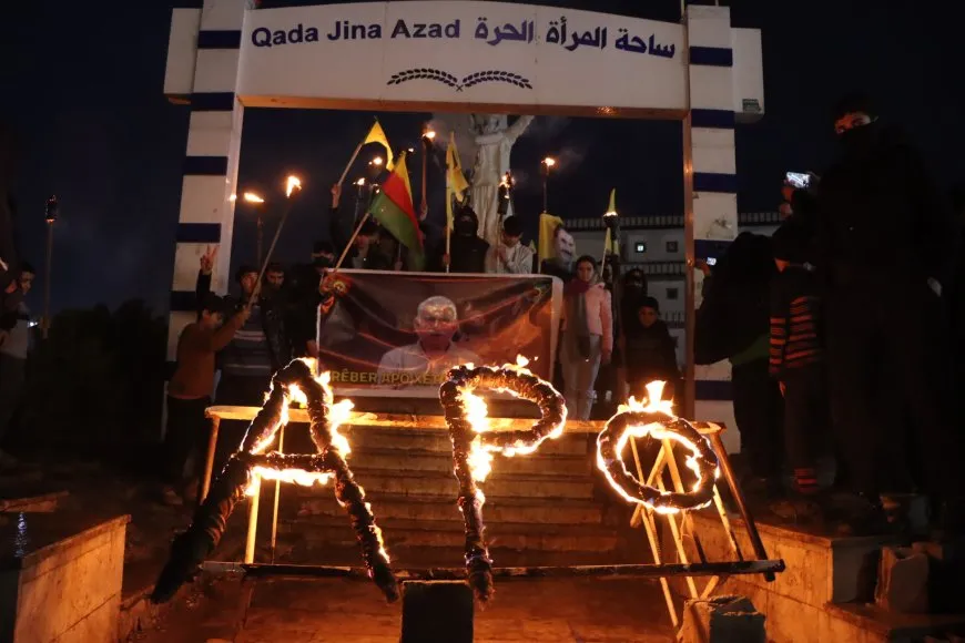 Ciwanên Kobanê bi çalakiyekê komploya navneteweyî şermezar kir