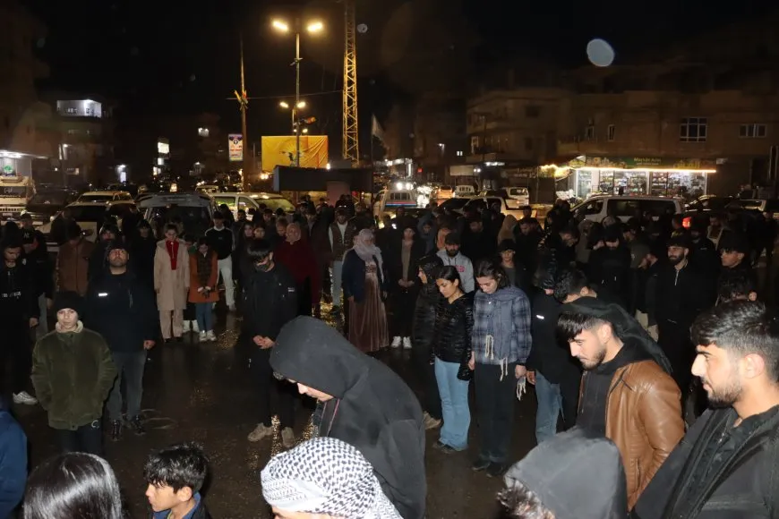 Ciwanên Kobanê bi çalakiyekê komploya navneteweyî şermezar kir