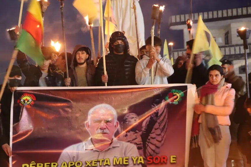 Ciwanên Kobanê bi çalakiyekê komploya navneteweyî şermezar kir