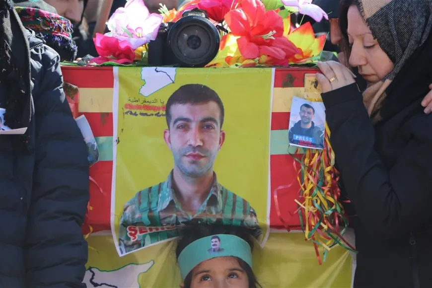 Rêwiyê heqîqetê û dengê berxwedanê; Egîd Roj