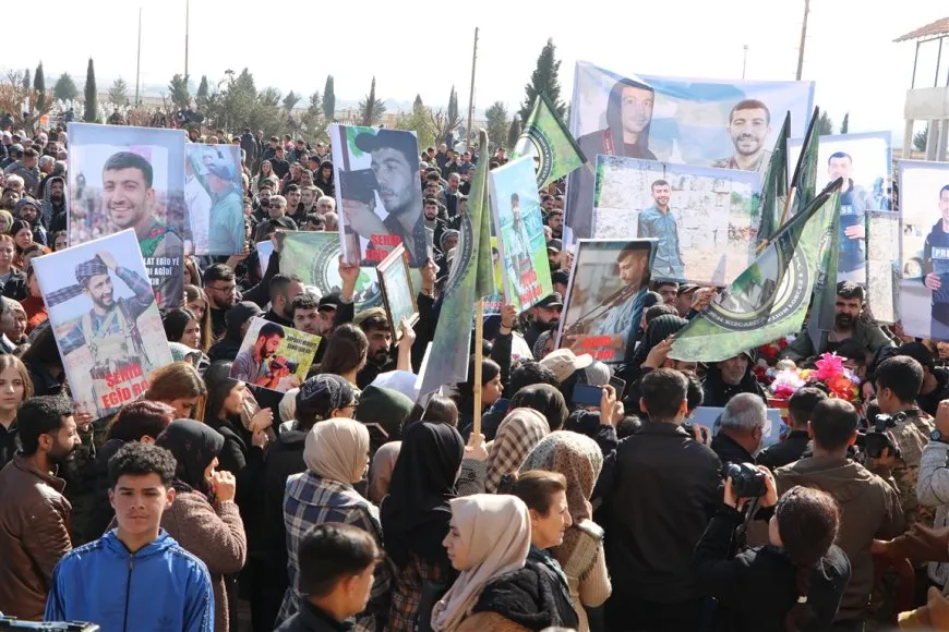 Rêwiyê heqîqetê û dengê berxwedanê; Egîd Roj