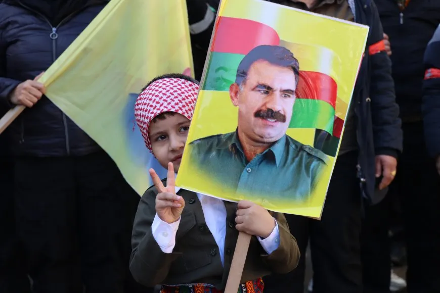 Bi deh hezaran gelê Qamişloyê berxwedana Îmralî silav kir