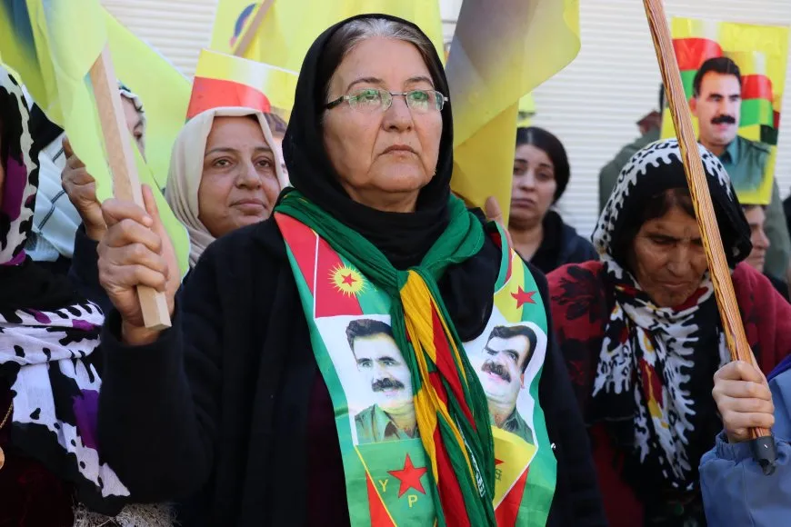 Bi deh hezaran gelê Qamişloyê berxwedana Îmralî silav kir