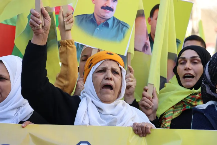 Bi deh hezaran gelê Qamişloyê berxwedana Îmralî silav kir