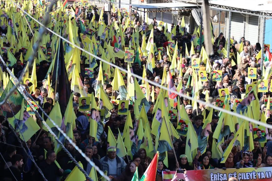 Bi deh hezaran gelê Qamişloyê berxwedana Îmralî silav kir