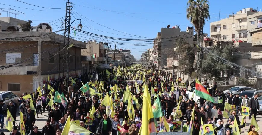 Bi deh hezaran gelê Qamişloyê berxwedana Îmralî silav kir