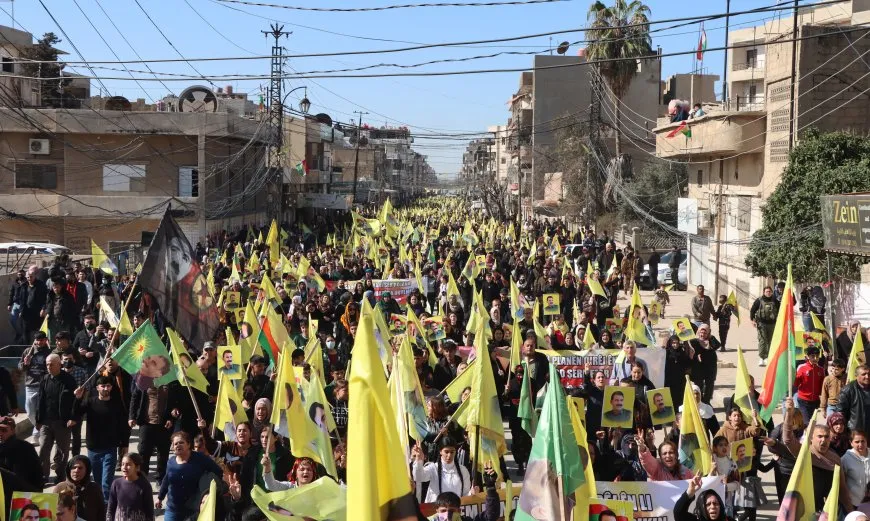 Bi deh hezaran gelê Qamişloyê berxwedana Îmralî silav kir