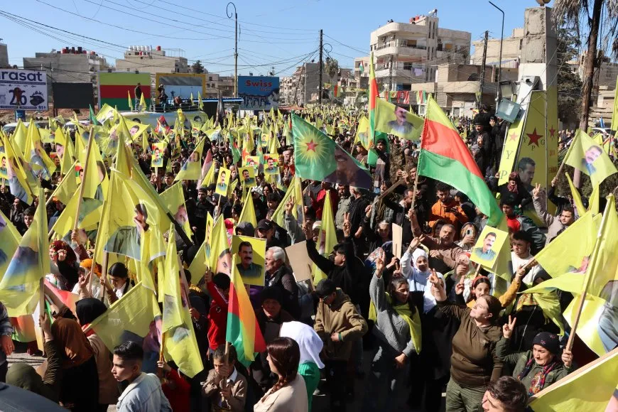 Bi deh hezaran gelê Qamişloyê berxwedana Îmralî silav kir