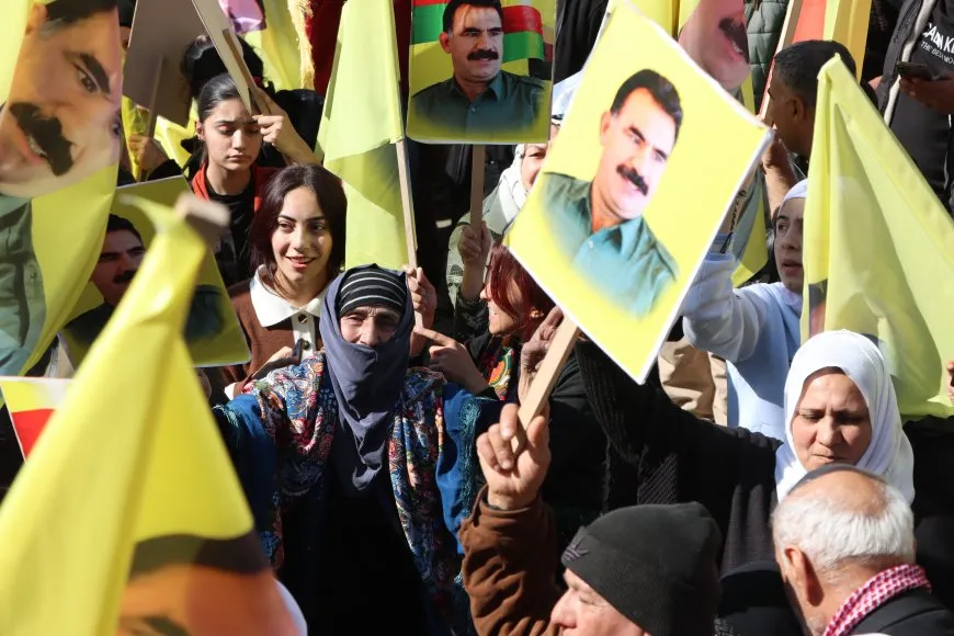 Bi deh hezaran gelê Qamişloyê berxwedana Îmralî silav kir