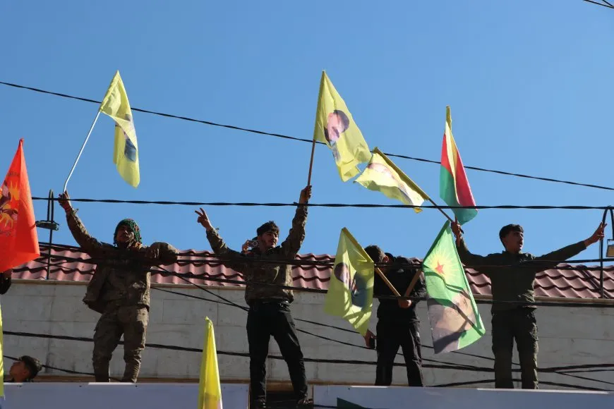 Bi deh hezaran gelê Qamişloyê berxwedana Îmralî silav kir