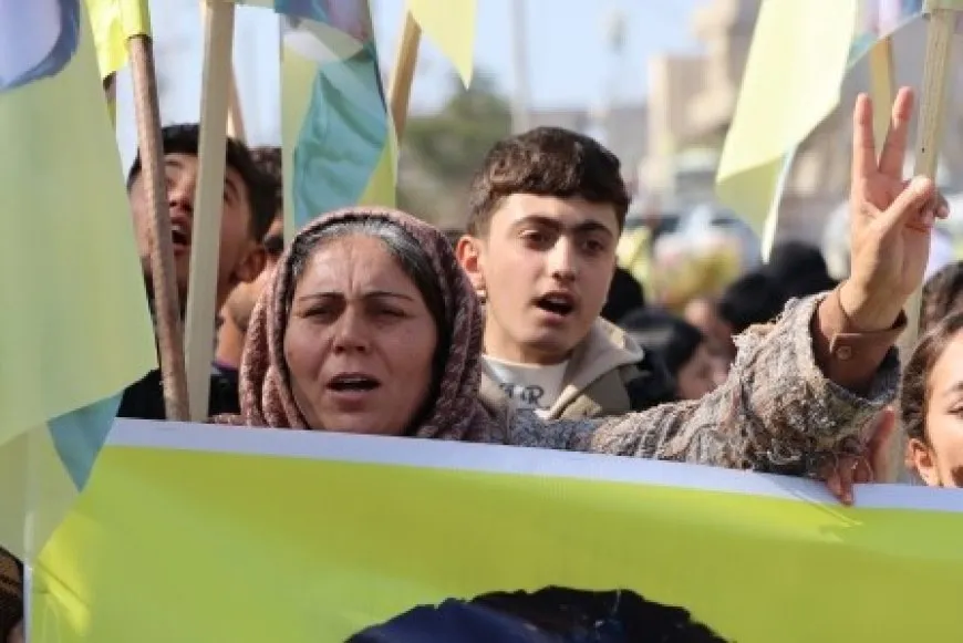 Kobanê peyama xwe da: Bê Serok jiyan nabe