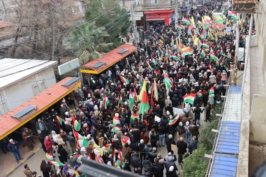 Jin banga yekitiyê dikin