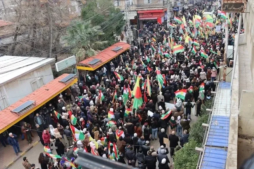 Jin banga yekitiyê dikin