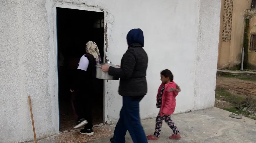 Şêniyên Çilaxa xwarinê ji şervanên xwe re amade dikin