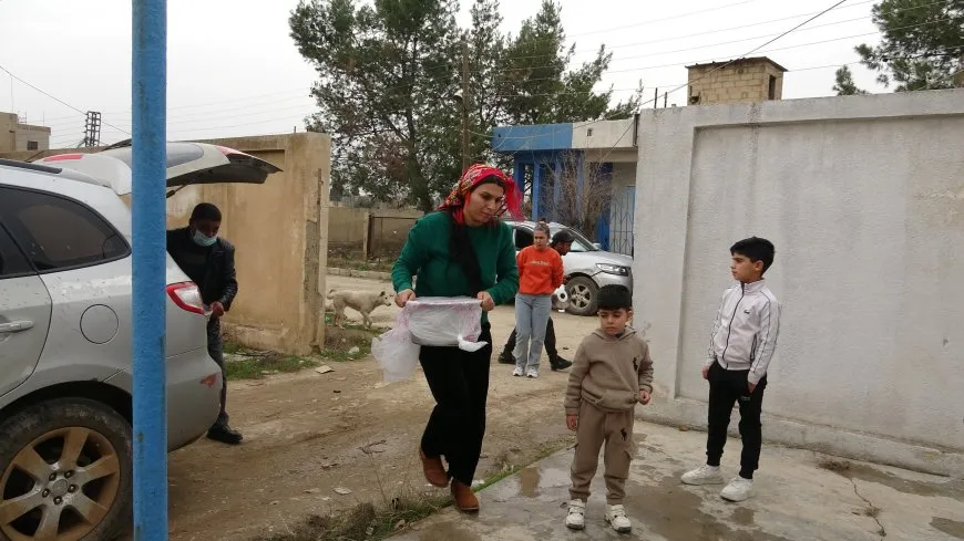 Şêniyên Çilaxa xwarinê ji şervanên xwe re amade dikin