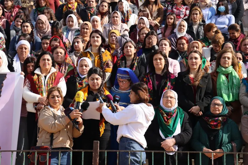 Ji bo misogerkirina mafên jinan di destûra Sûriyeyê de kampanyayekê dest pê kir
