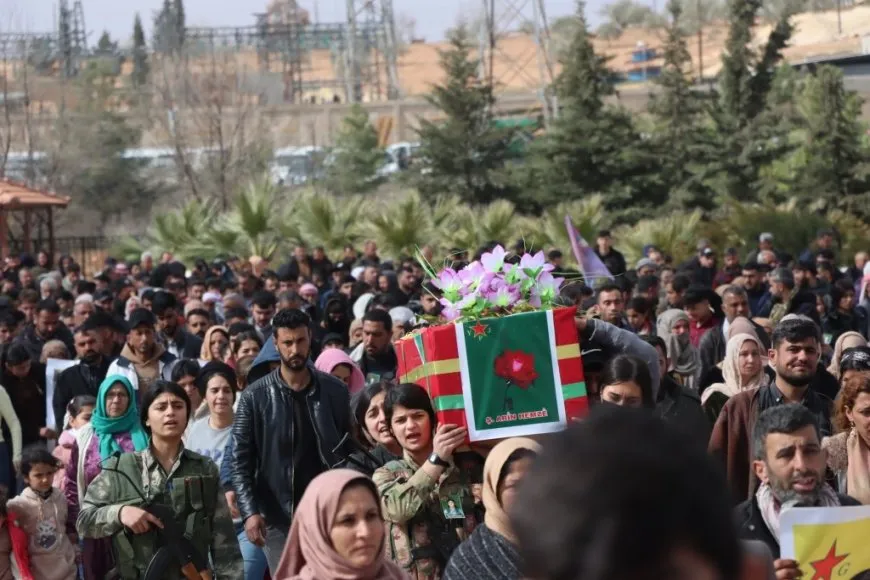 Li Kobanê ji bo 12 cangoriyên azadiyê merasîm hat lidarxistin