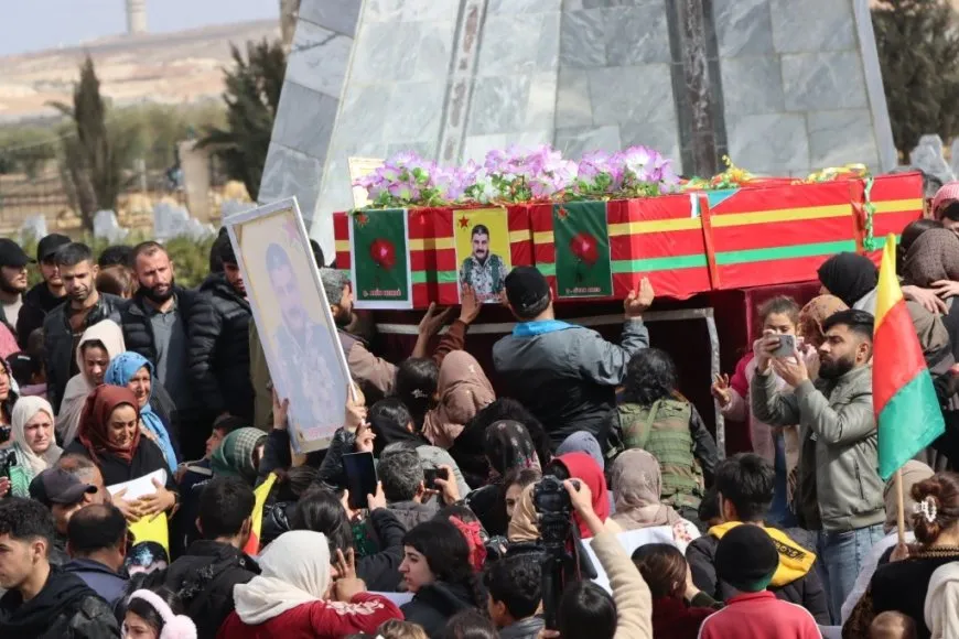 Li Kobanê ji bo 12 cangoriyên azadiyê merasîm hat lidarxistin