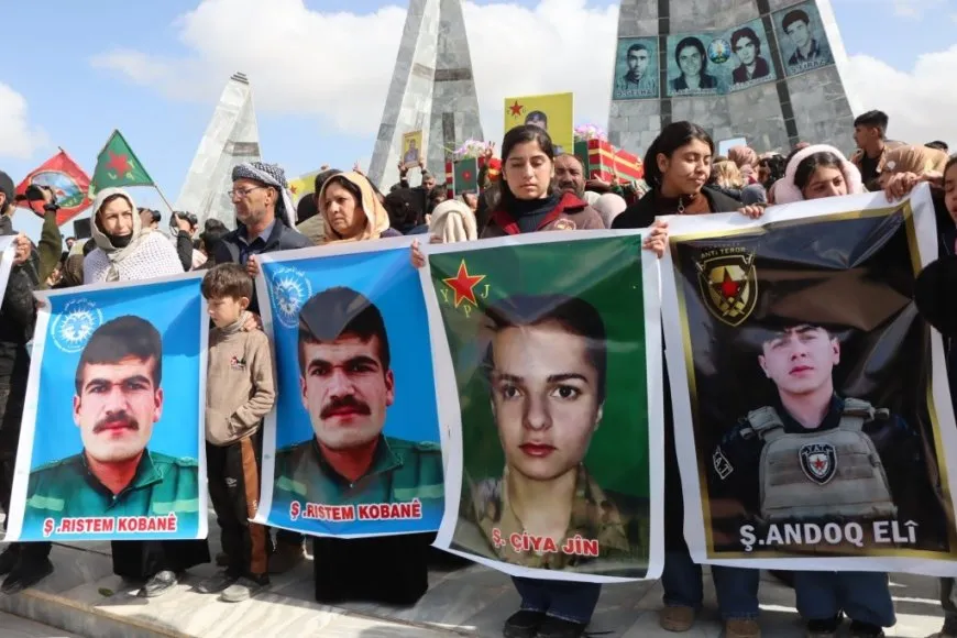 Li Kobanê ji bo 12 cangoriyên azadiyê merasîm hat lidarxistin