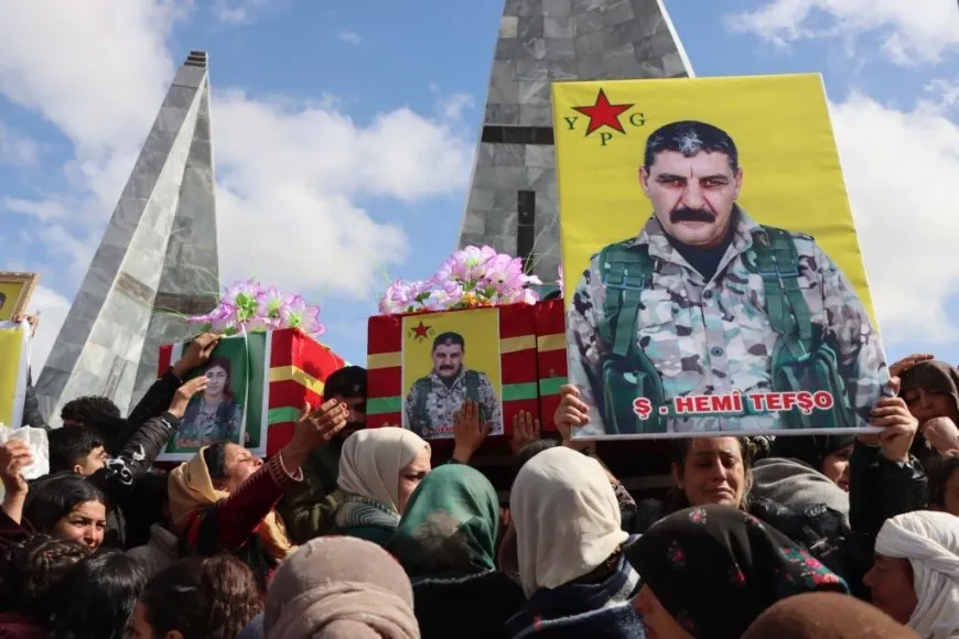 Li Kobanê ji bo 12 cangoriyên azadiyê merasîm hat lidarxistin