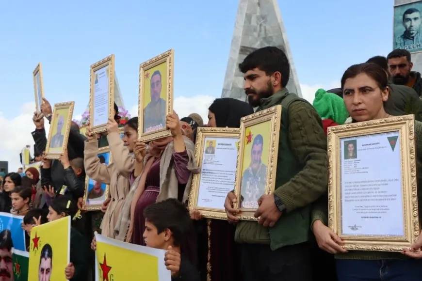 Li Kobanê ji bo 12 cangoriyên azadiyê merasîm hat lidarxistin