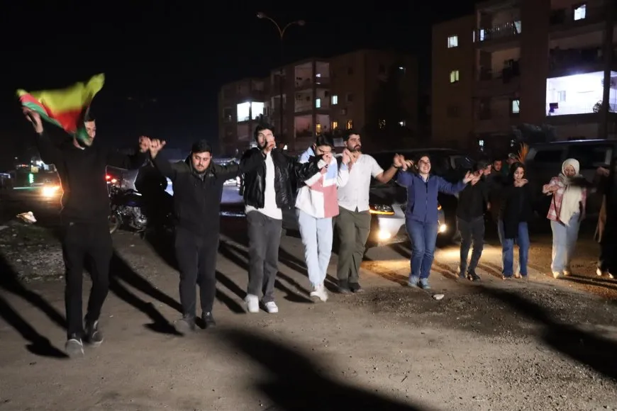 Bi ruhekî komî gelê Rojava bajarên xwe diparêze