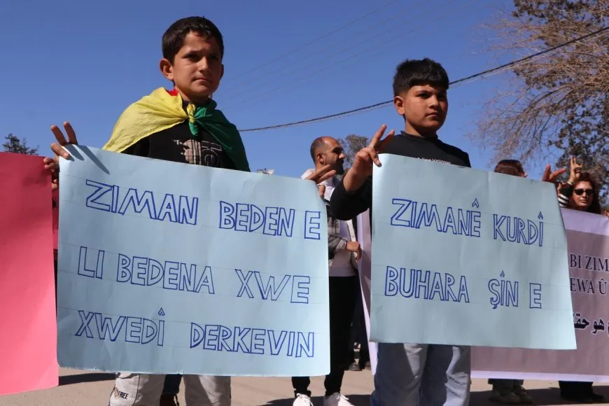 Li 7 bajarên Rojava meşên bi boneya Roja Zimanê Dayikê