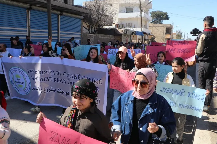 Li 7 bajarên Rojava meşên bi boneya Roja Zimanê Dayikê