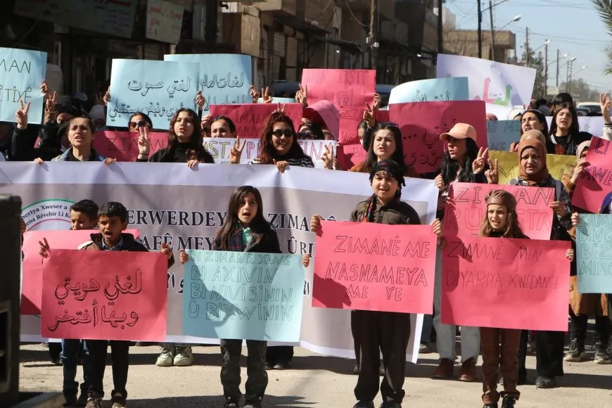 Li 7 bajarên Rojava meşên bi boneya Roja Zimanê Dayikê