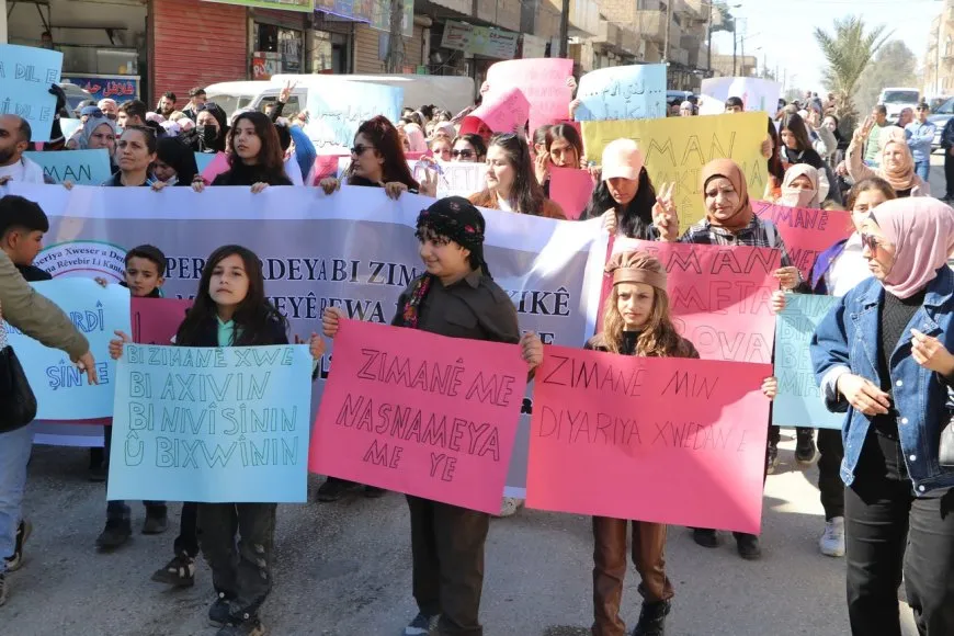 Li 7 bajarên Rojava meşên bi boneya Roja Zimanê Dayikê