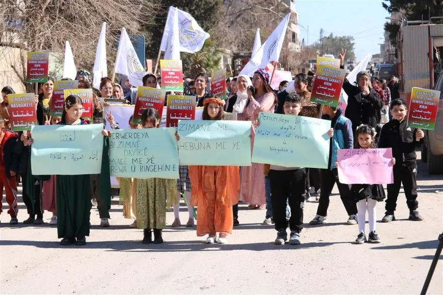 Li 7 bajarên Rojava meşên bi boneya Roja Zimanê Dayikê