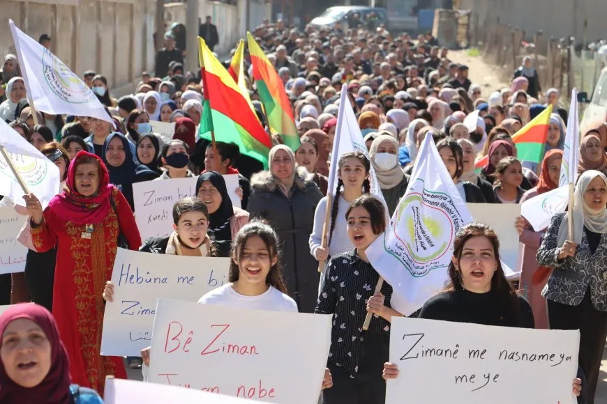 Li 7 bajarên Rojava meşên bi boneya Roja Zimanê Dayikê