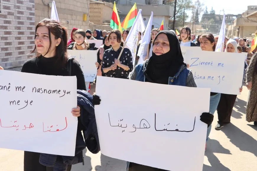 Li 7 bajarên Rojava meşên bi boneya Roja Zimanê Dayikê