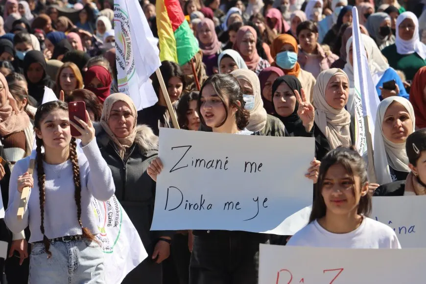 Li 7 bajarên Rojava meşên bi boneya Roja Zimanê Dayikê