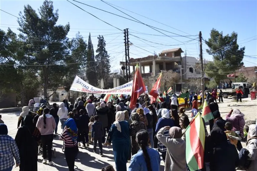Li 7 bajarên Rojava meşên bi boneya Roja Zimanê Dayikê