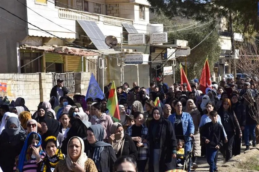 Li 7 bajarên Rojava meşên bi boneya Roja Zimanê Dayikê