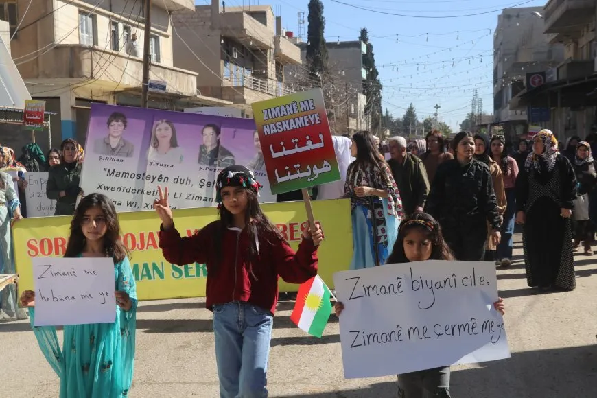 Li 7 bajarên Rojava meşên bi boneya Roja Zimanê Dayikê