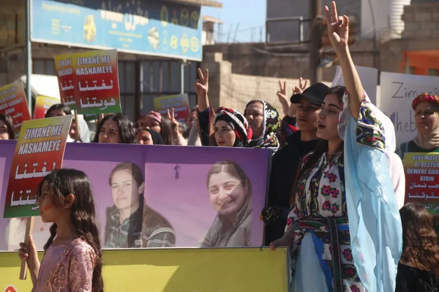 Li 7 bajarên Rojava meşên bi boneya Roja Zimanê Dayikê