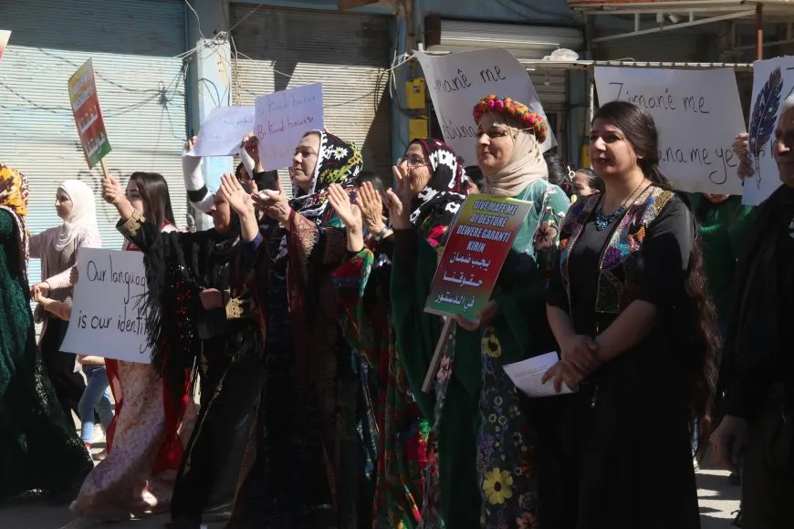 Li 7 bajarên Rojava meşên bi boneya Roja Zimanê Dayikê