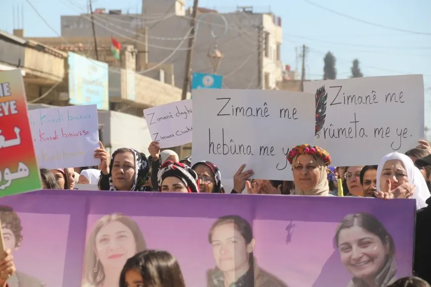 Li 7 bajarên Rojava meşên bi boneya Roja Zimanê Dayikê