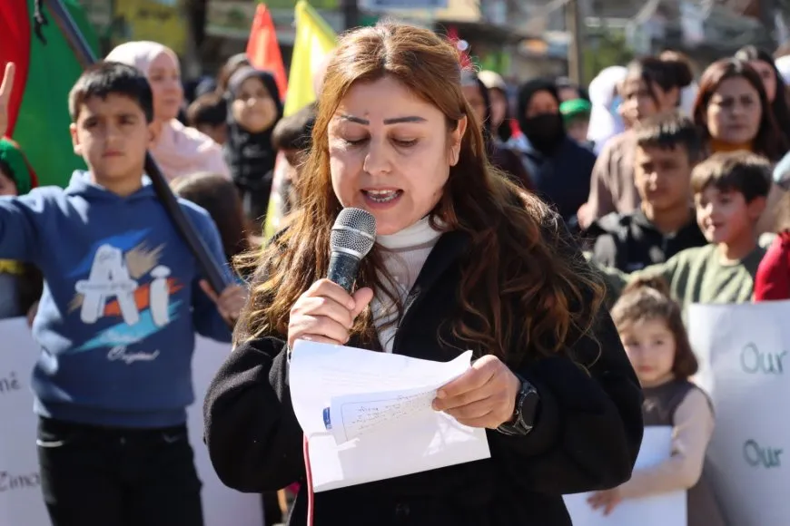 Li 7 bajarên Rojava meşên bi boneya Roja Zimanê Dayikê