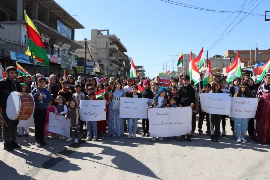 Li 7 bajarên Rojava meşên bi boneya Roja Zimanê Dayikê