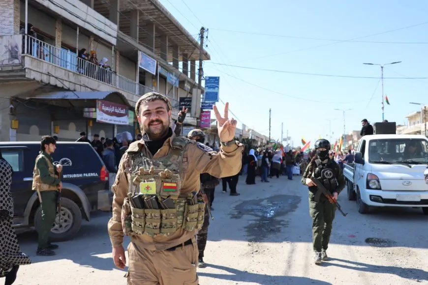 Li 7 bajarên Rojava meşên bi boneya Roja Zimanê Dayikê