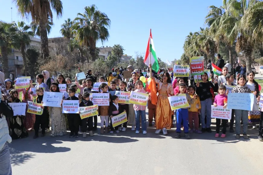Li 7 bajarên Rojava meşên bi boneya Roja Zimanê Dayikê